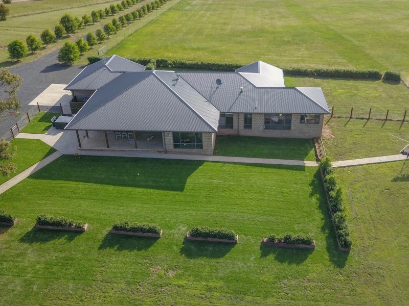 30 Dananbilla Drive, Young NSW 2594