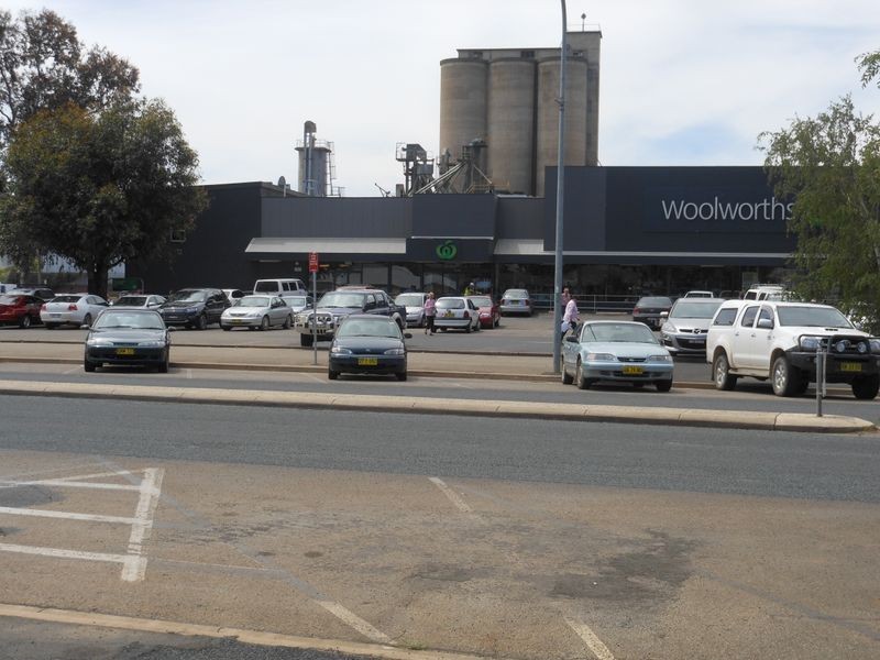258 Boorowa Street, Young NSW 2594