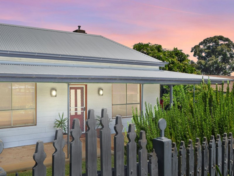 31 Templemore Street, Young NSW 2594