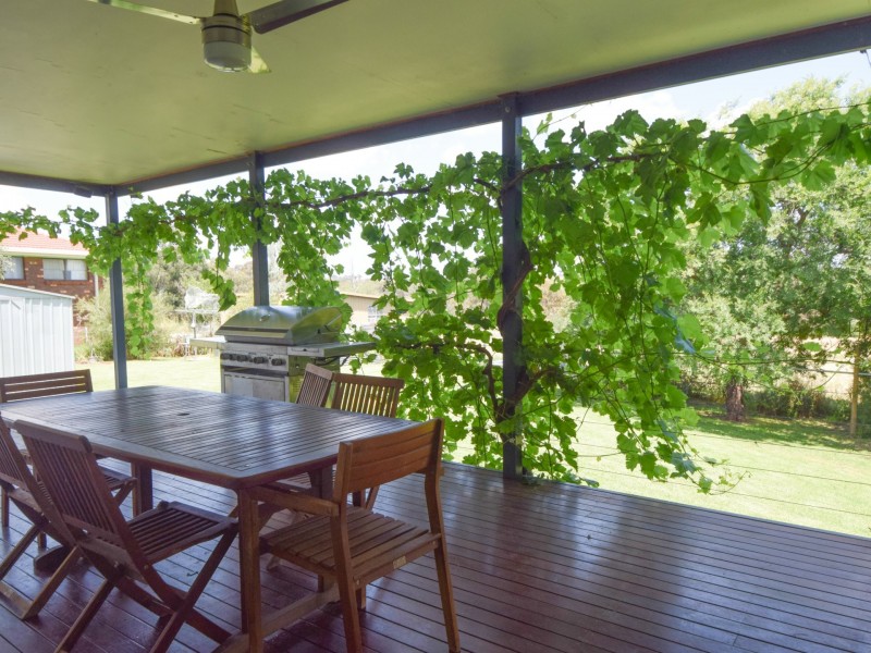 31 Templemore Street, Young NSW 2594