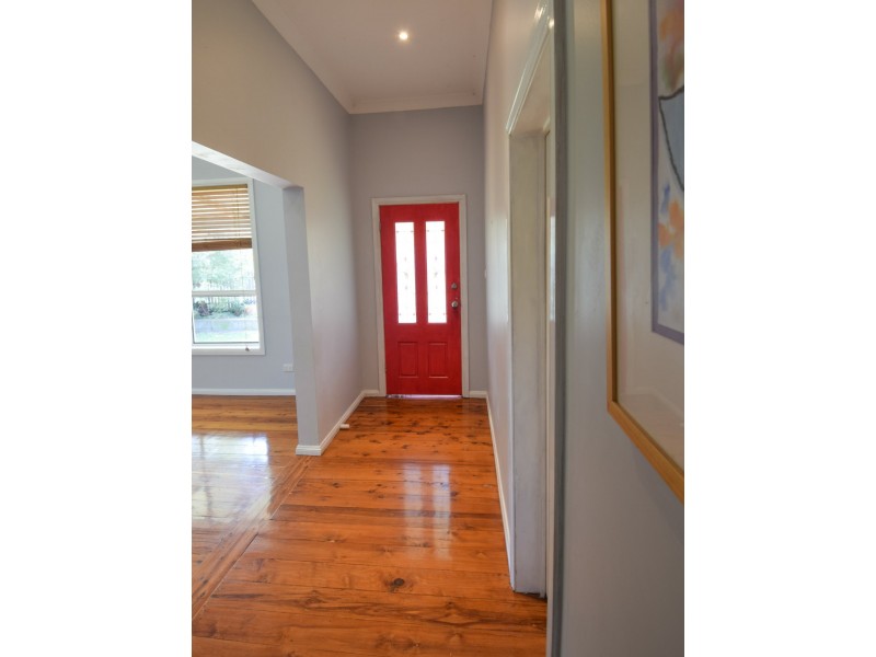 31 Templemore Street, Young NSW 2594