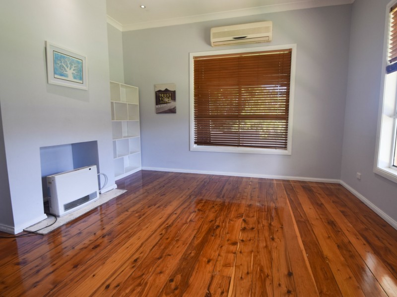31 Templemore Street, Young NSW 2594