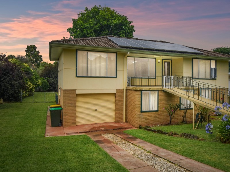 52 Brock Street, Young NSW 2594