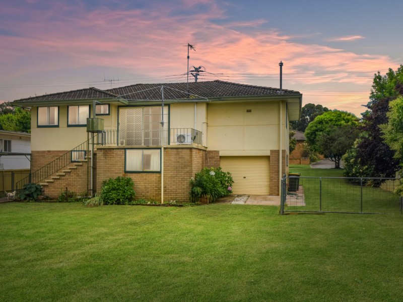 52 Brock Street, Young NSW 2594