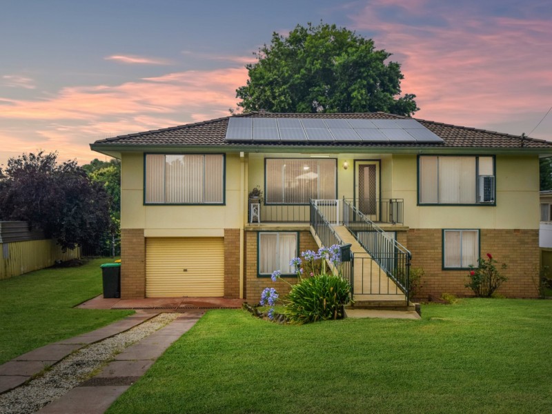 52 Brock Street, Young NSW 2594