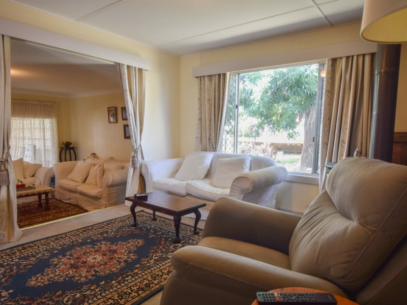 28 Murringo Street, Young NSW 2594