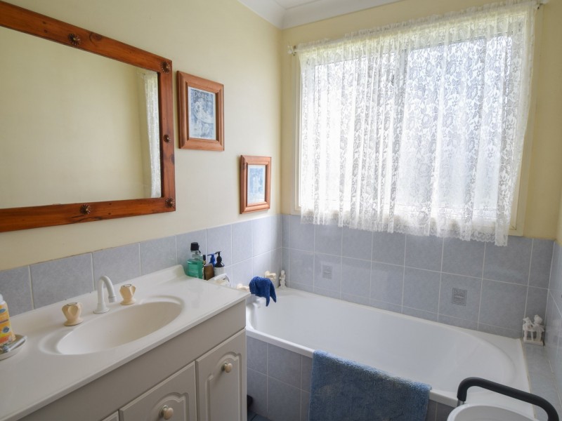 28 Murringo Street, Young NSW 2594