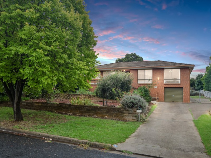 7 Keevil Drive, Young NSW 2594