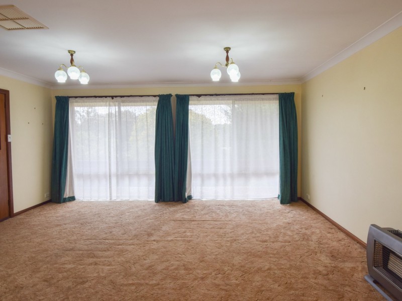 7 Keevil Drive, Young NSW 2594