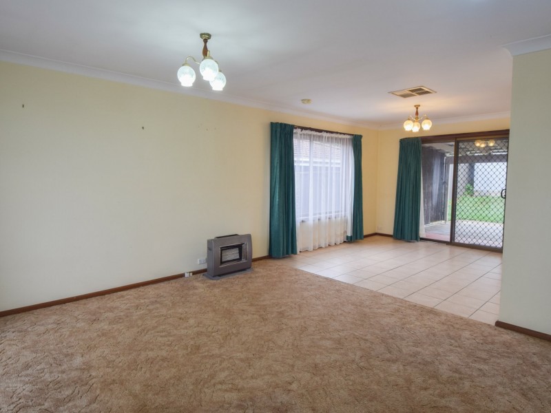 7 Keevil Drive, Young NSW 2594