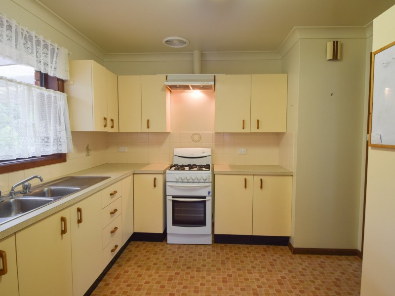 7 Keevil Drive, Young NSW 2594