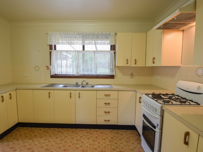 7 Keevil Drive, Young NSW 2594