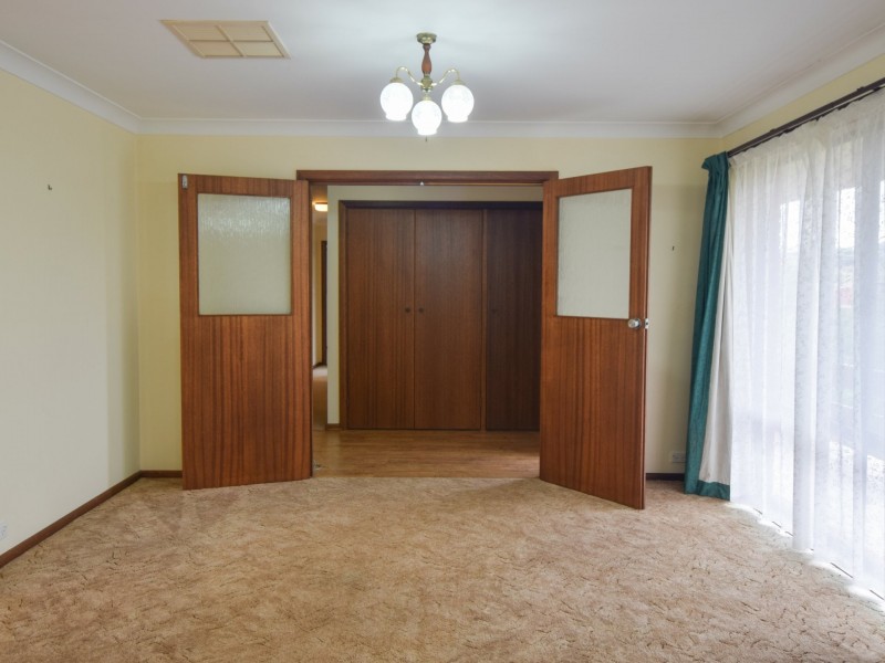 7 Keevil Drive, Young NSW 2594