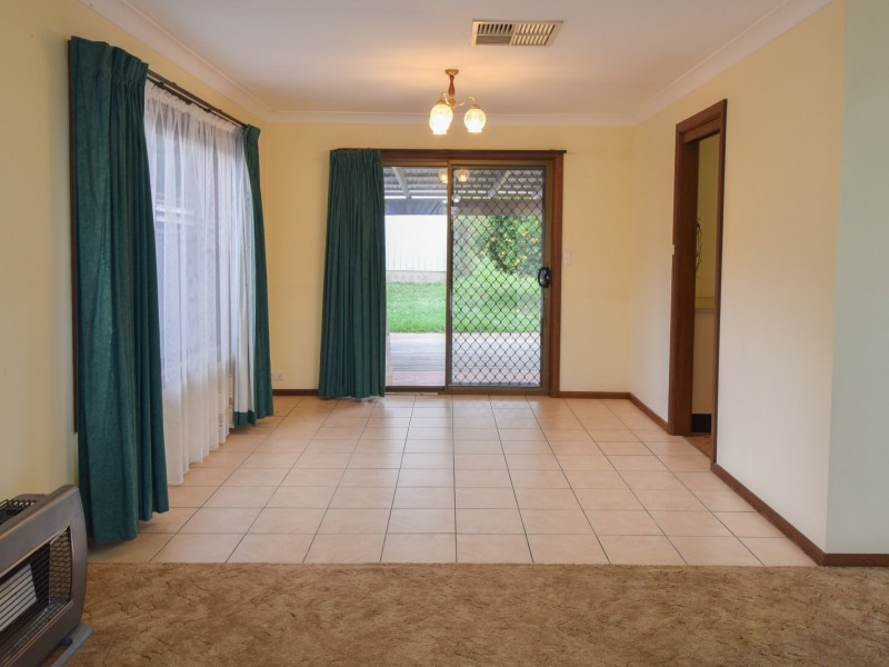 7 Keevil Drive, Young NSW 2594