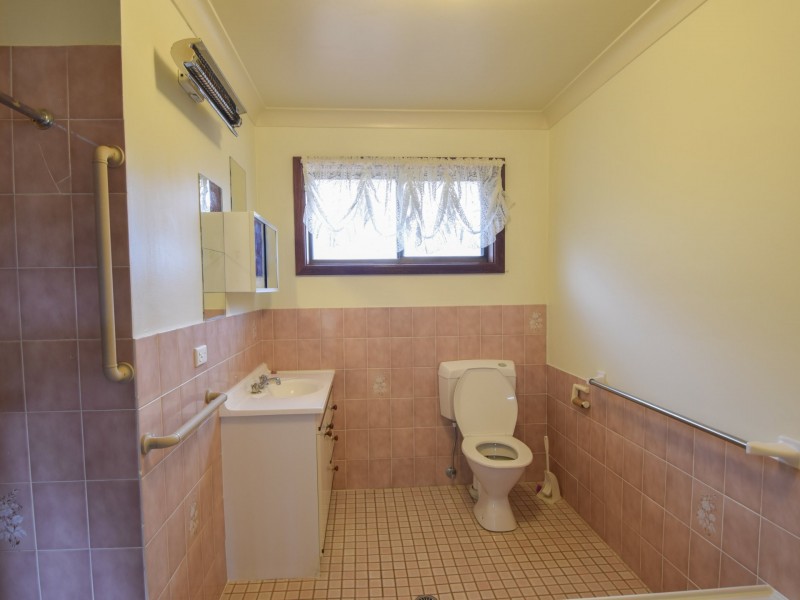 7 Keevil Drive, Young NSW 2594