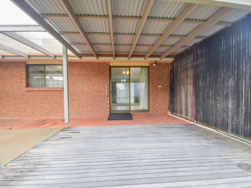 7 Keevil Drive, Young NSW 2594