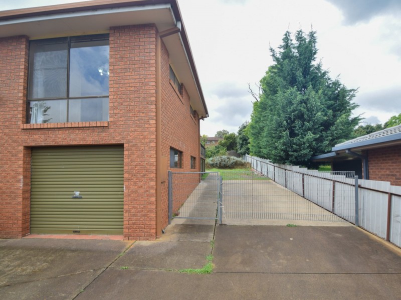 7 Keevil Drive, Young NSW 2594