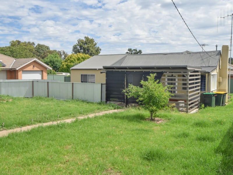 11 Miro Street, Young NSW 2594
