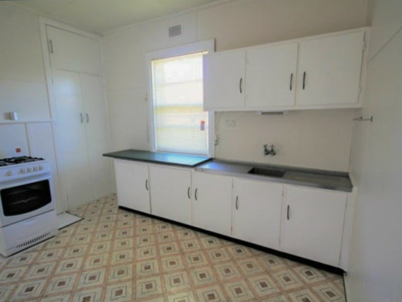 11 Miro Street, Young NSW 2594