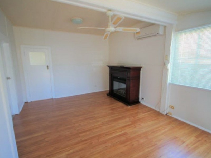 11 Miro Street, Young NSW 2594