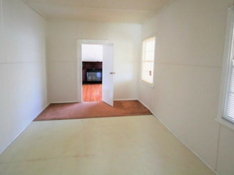 11 Miro Street, Young NSW 2594