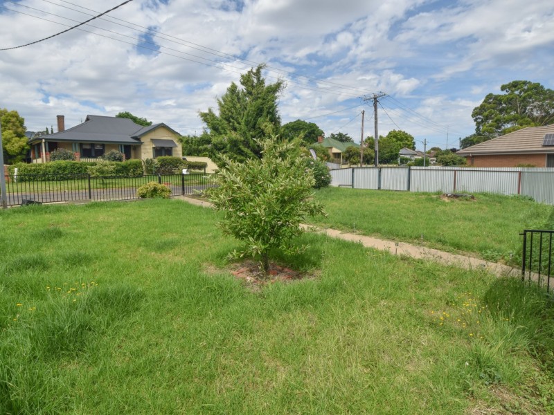 11 Miro Street, Young NSW 2594