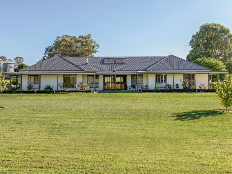 1095 Highbank Lane, Young NSW 2594