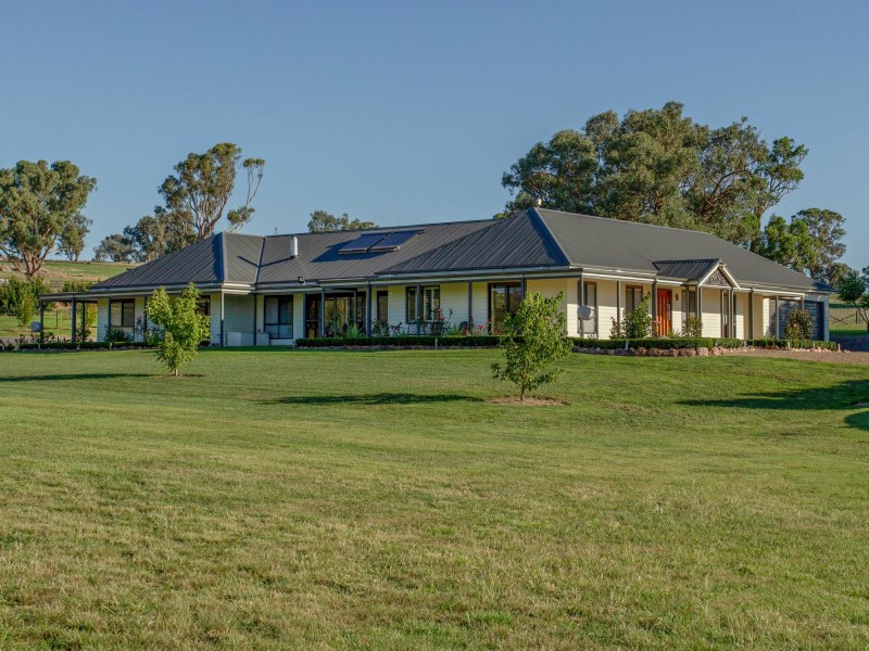 1095 Highbank Lane, Young NSW 2594