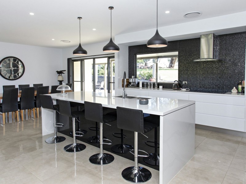 1095 Highbank Lane, Young NSW 2594