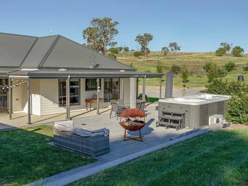 1095 Highbank Lane, Young NSW 2594