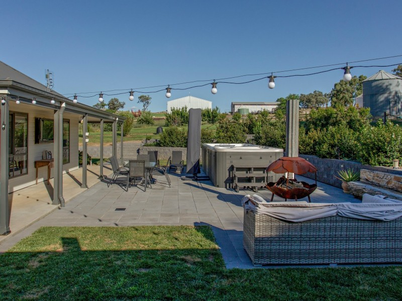 1095 Highbank Lane, Young NSW 2594