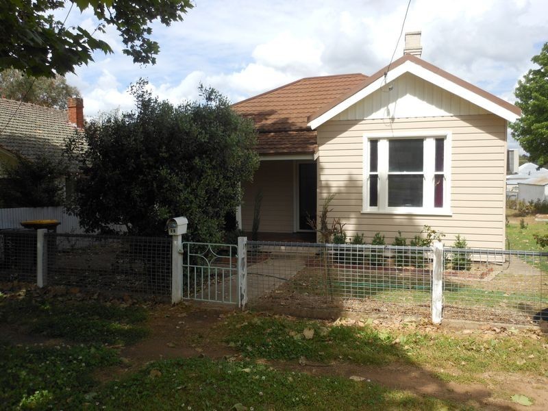 50 Wombat St, Young NSW 2594