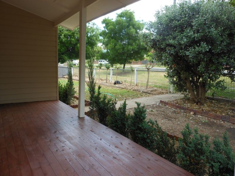 50 Wombat St, Young NSW 2594