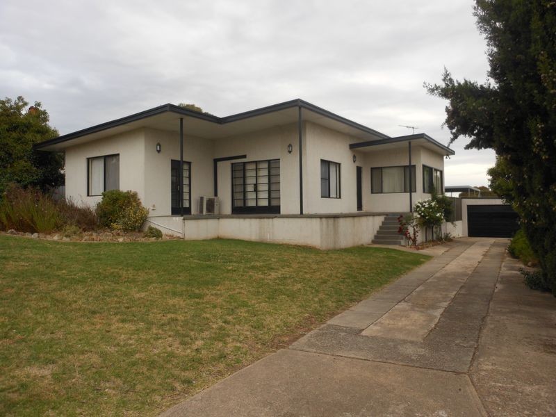 12 Melville Street, Young NSW 2594