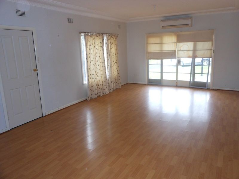 12 Melville Street, Young NSW 2594