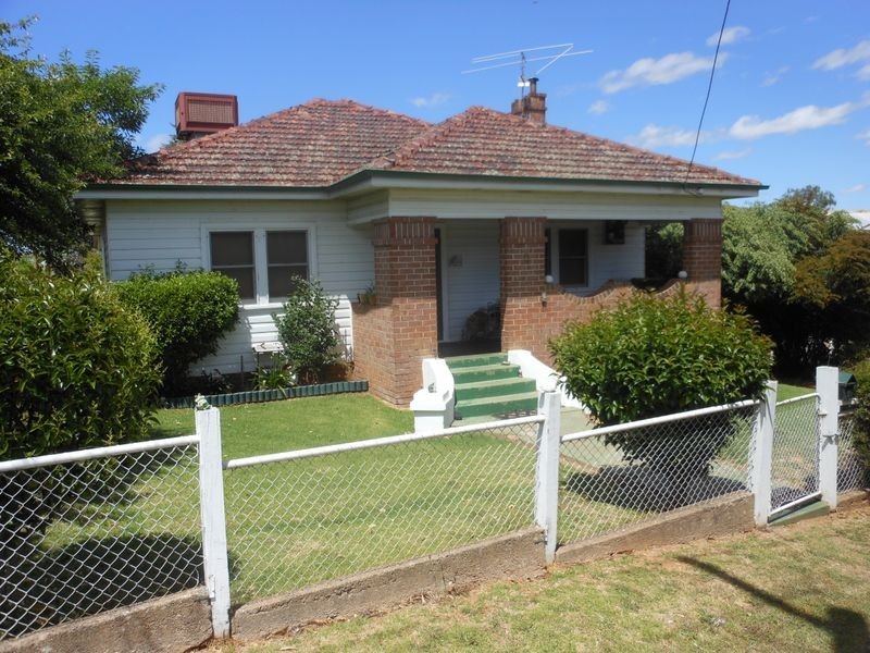 8 Melville Street, Young NSW 2594