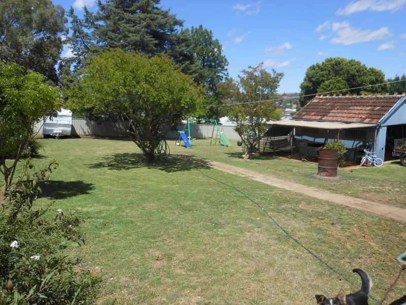 8 Melville Street, Young NSW 2594