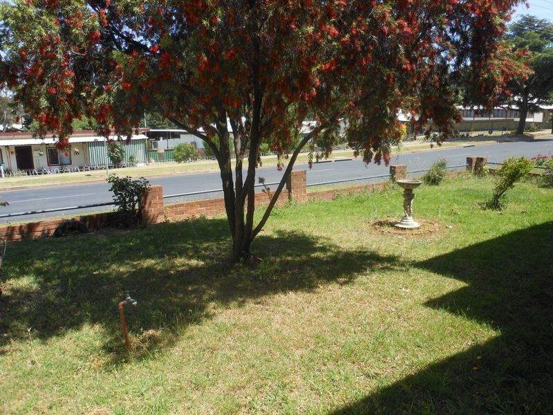 1 Blackett Avenue, Young NSW 2594
