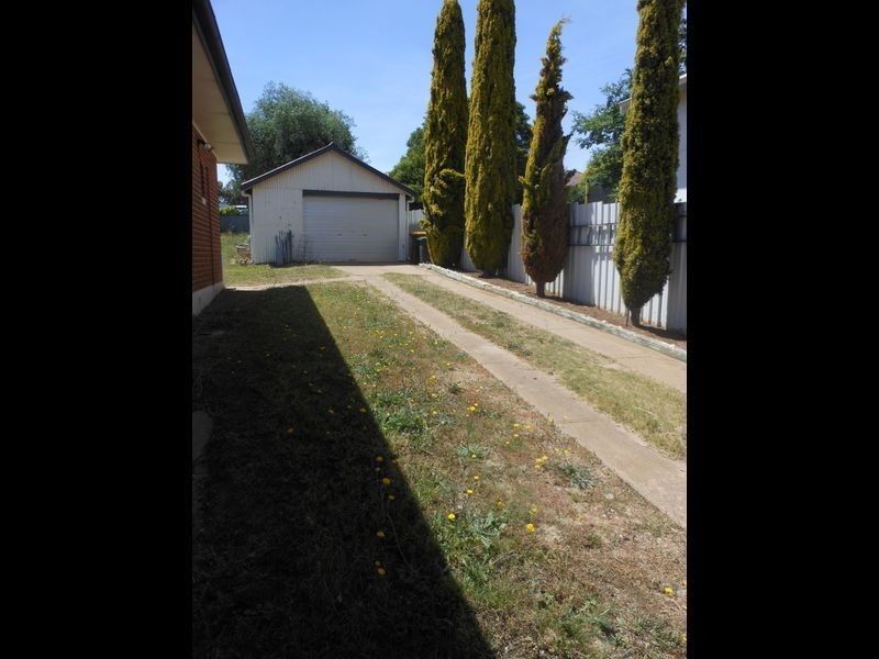 1 Blackett Avenue, Young NSW 2594