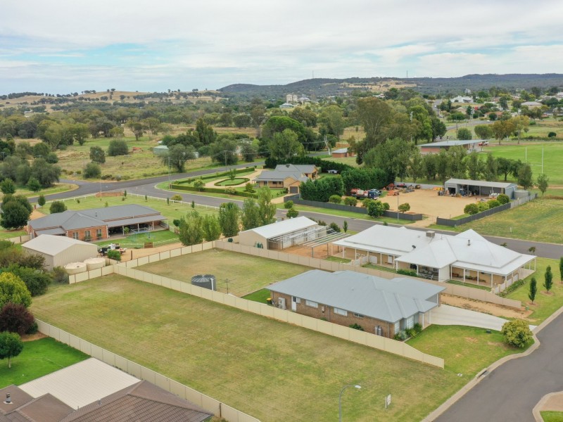 5 Huckel Close, Grenfell NSW 2810