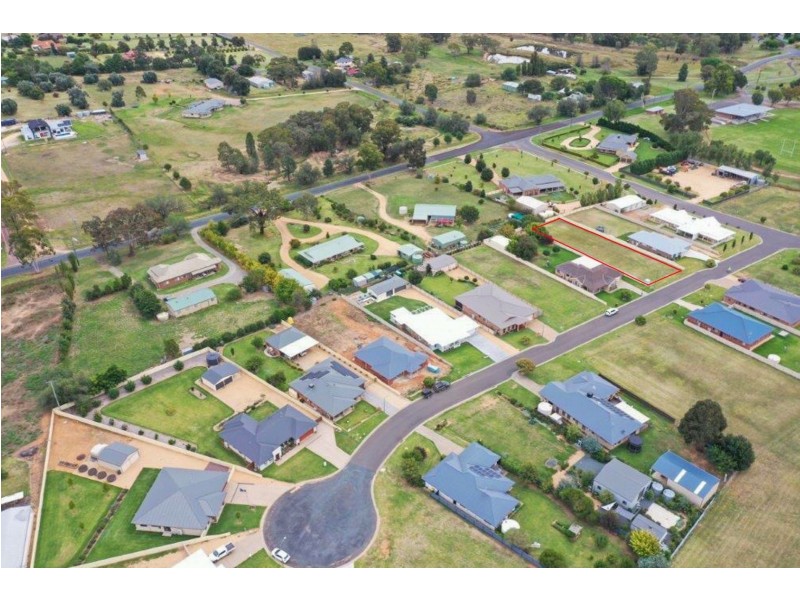 5 Huckel Close, Grenfell NSW 2810