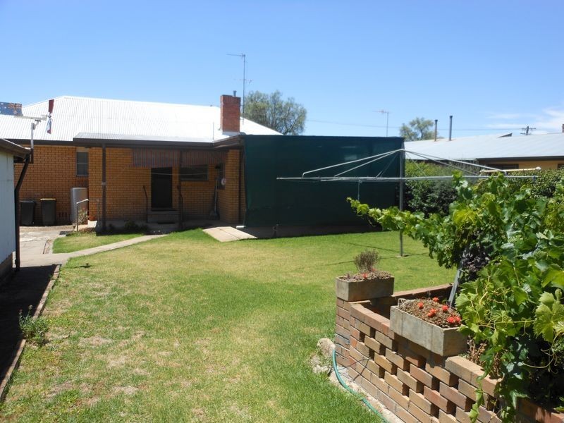 43 Murringo Street, Young NSW 2594