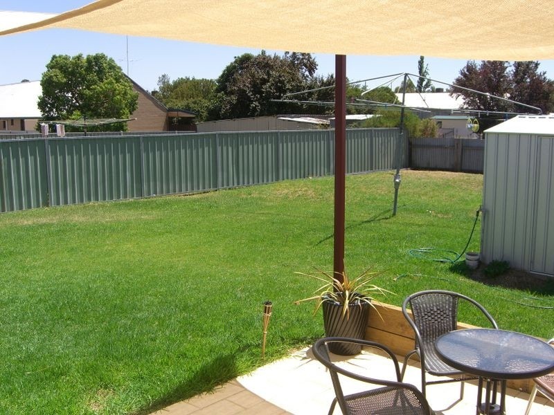 27 Gordon Street, Young NSW 2594