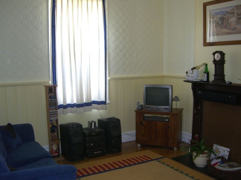 27 Gordon Street, Young NSW 2594