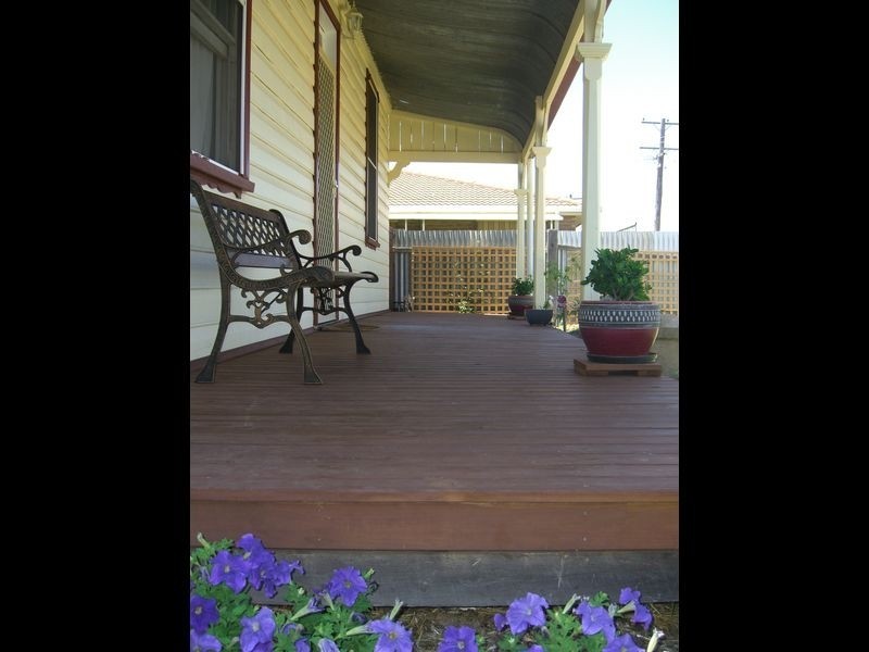 27 Gordon Street, Young NSW 2594