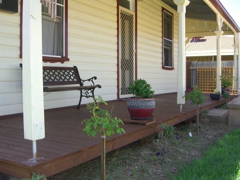 27 Gordon Street, Young NSW 2594