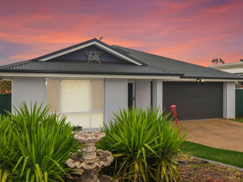 16 Molloy Place, Young NSW 2594