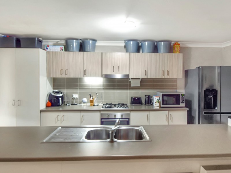 16 Molloy Place, Young NSW 2594