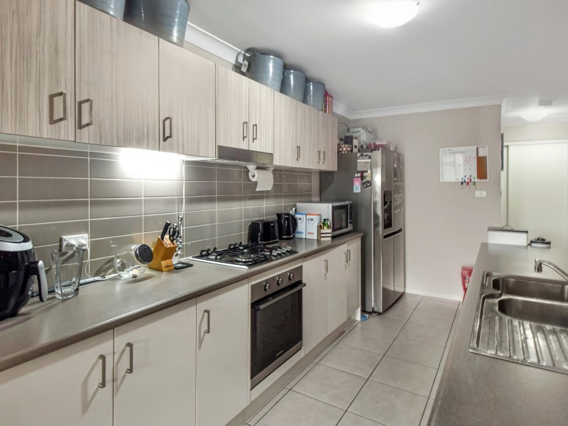 16 Molloy Place, Young NSW 2594