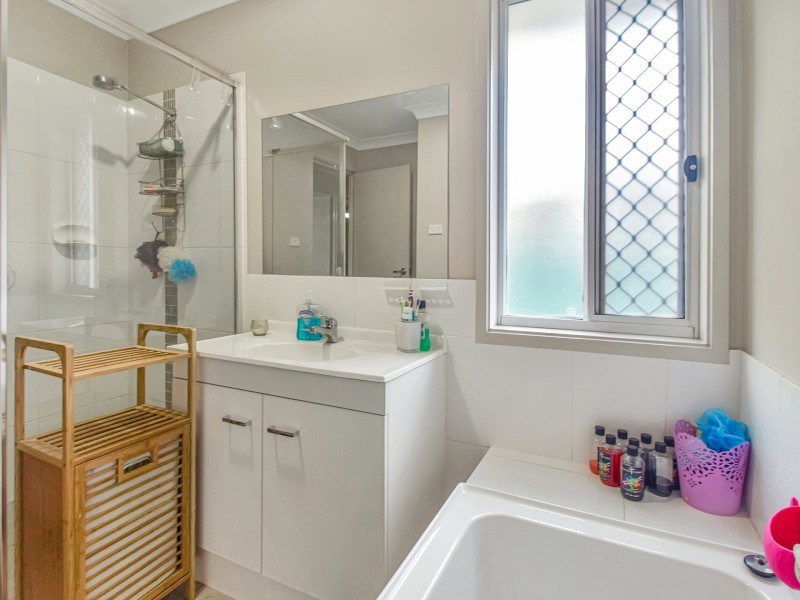 16 Molloy Place, Young NSW 2594